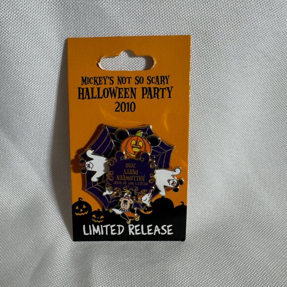 Disney Pin - Halloween 2010 - Mickey Spinner - Picture 2 of 3